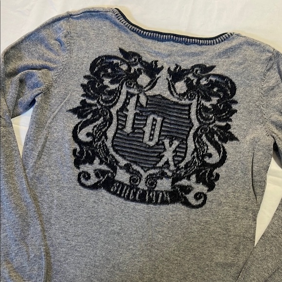 Fox Gray V-Neck Sweater Classic Knit Design - Picture 9 of 10